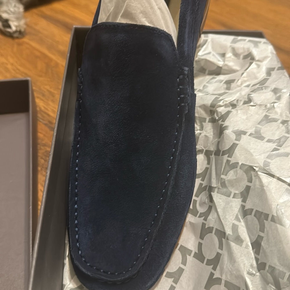 Men’s Kenneth Cole new in box navy suede loafer